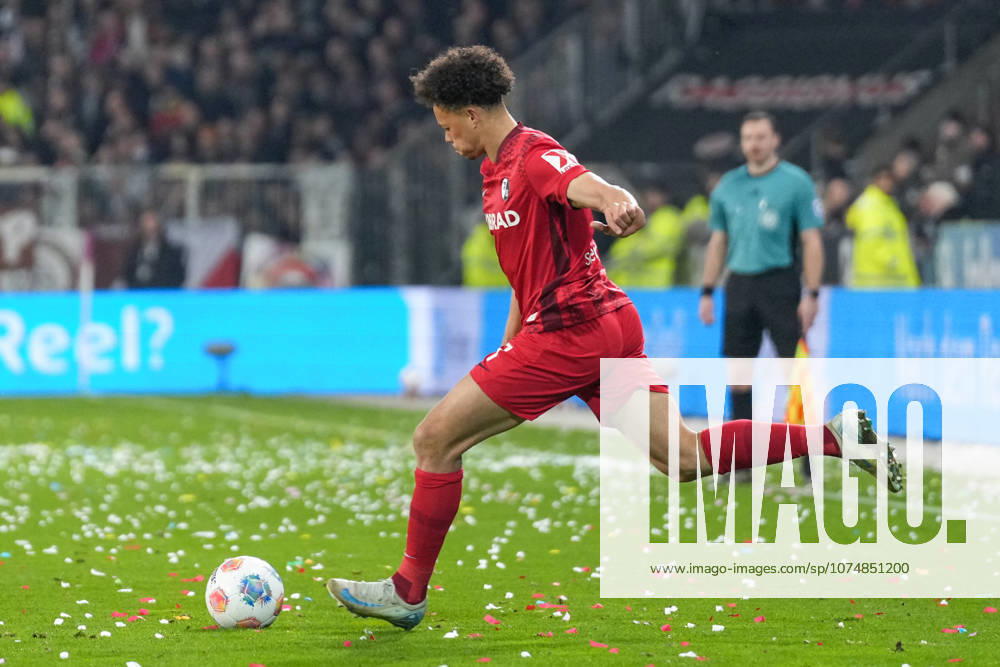 Derry Scherhant SC Freiburg, 07 on the ball , Germany, Football, 1 Bundesliga, Matchday 27, 2025 2026, FC St Pauli vs SC Freiburg, 22 03 2026, Millerntor Stadion, Hamburg, Germany DFL REGULATIONS PROHIBIT ANY USE OF PHOTOGRAPHS AS IMAGE SEQUENCES AND OR QUASI VIDEO Hamburg Millerntor Stadion Hamburg Germany