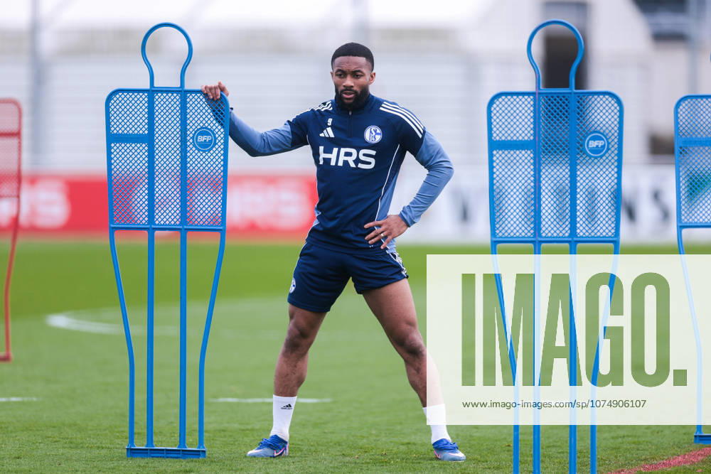 Football, Training of FC Schalke 04 Moussa Sylla FC Schalke 04 Gelsenkirchen Training ground FC Schalke 04 NRW Germany xRHR PHOTO YYx