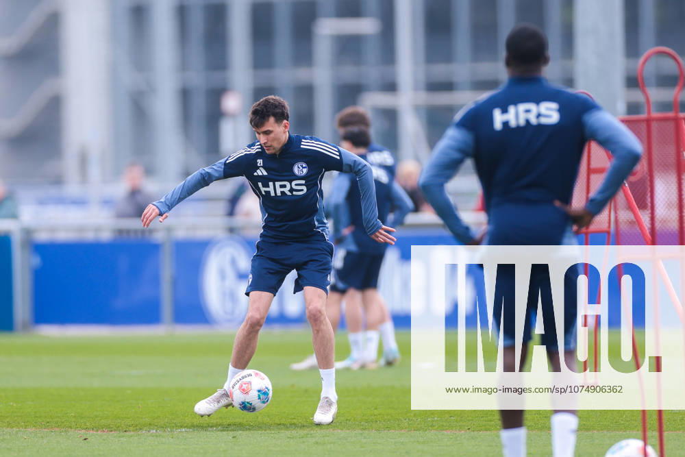Football, Training of FC Schalke 04 Dejan Ljubicic FC Schalke 04 Gelsenkirchen Training ground FC Schalke 04 NRW Germany xRHR PHOTO YYx