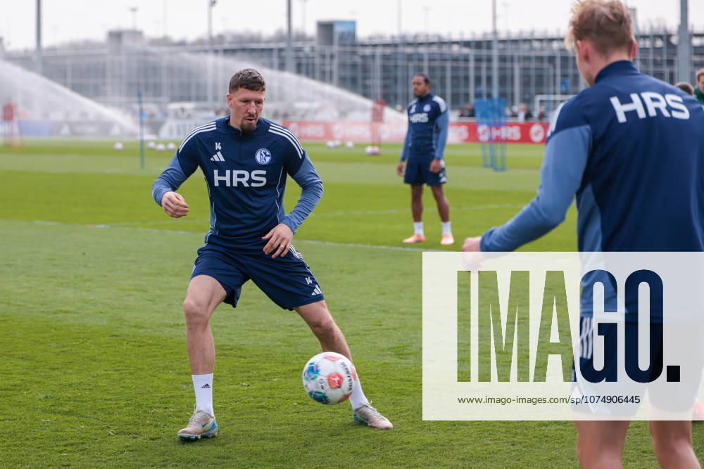 Football, Training of FC Schalke 04 Janik Bachmann FC Schalke 04 Gelsenkirchen Training ground FC Schalke 04 NRW Germany xRHR PHOTO YYx