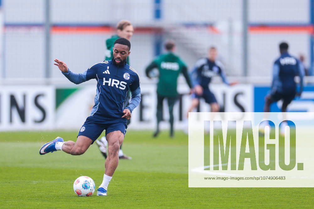 Football, Training of FC Schalke 04 Moussa Sylla FC Schalke 04 Gelsenkirchen Training ground FC Schalke 04 NRW Germany xRHR PHOTO YYx
