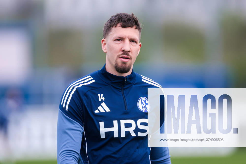 Football, Training of FC Schalke 04 Janik Bachmann FC Schalke 04 Gelsenkirchen Training ground FC Schalke 04 NRW Germany xRHR PHOTO YYx