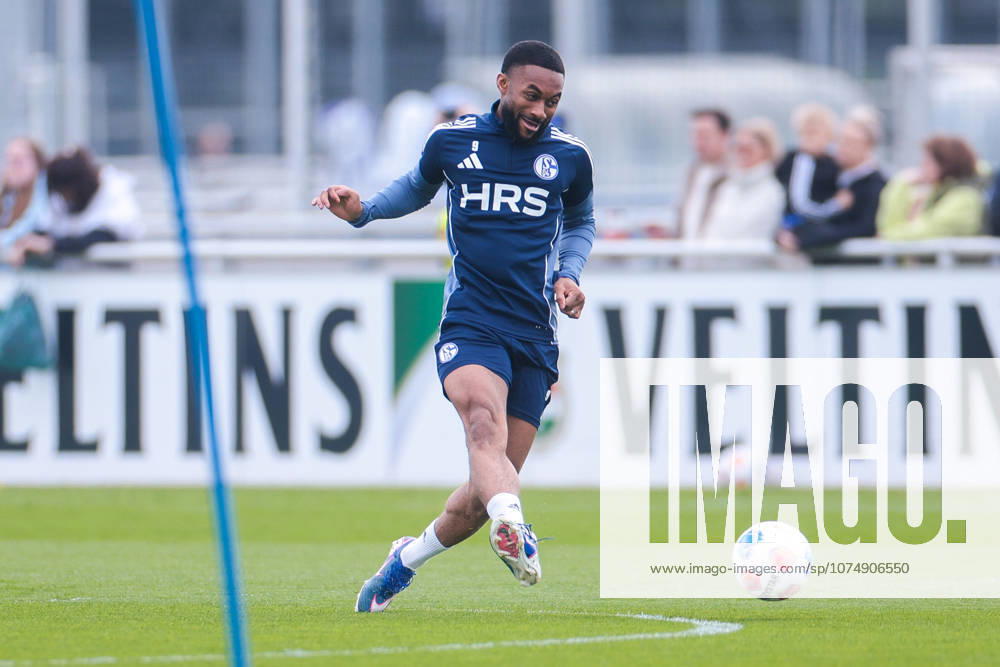 Football, Training of FC Schalke 04 Moussa Sylla FC Schalke 04 Gelsenkirchen Training ground FC Schalke 04 NRW Germany xRHR PHOTO YYx