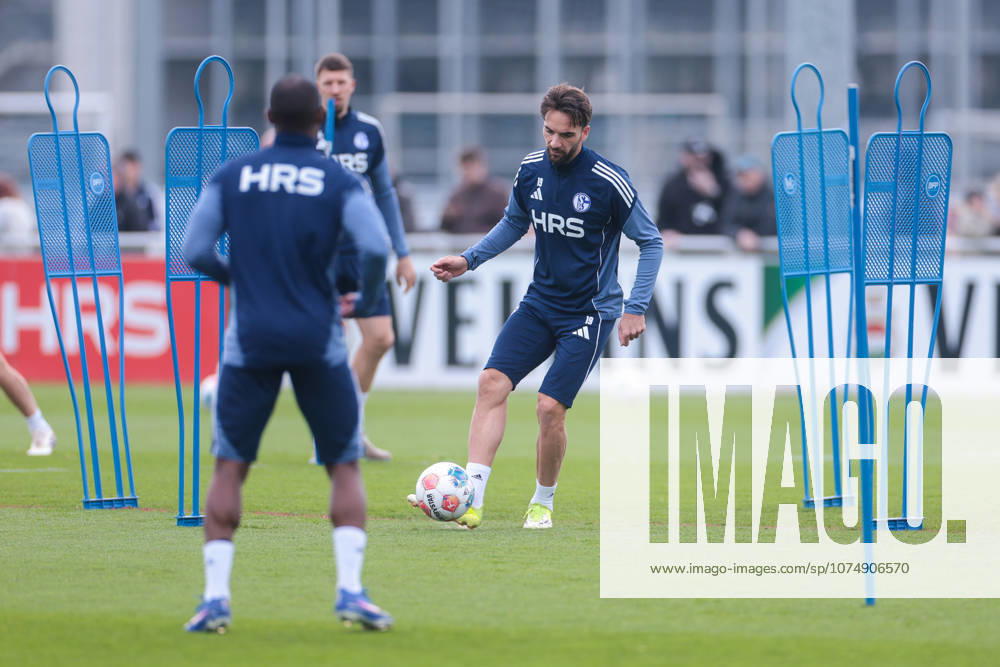 Football, Training of FC Schalke 04 Kenan Karaman FC Schalke 04 Gelsenkirchen Training ground FC Schalke 04 NRW Germany xRHR PHOTO YYx
