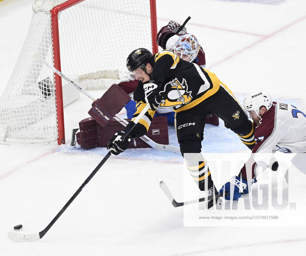 Pittsburgh Penguins right wing Rickard Rakell (67) attempts a backhanded shot on Colorado Avalanche goaltender Scott Wedgewood (41) during the second period at PPG Paints Arena in Pittsburgh on Tuesday, March 24, 2026. PIT2026032413 ARCHIExCARPENTER