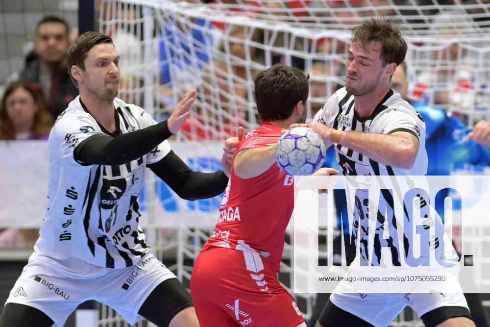 Erik Balenciaga MT Melsungen 6 on the ball , Hendrik Pekeler THW Kiel 61 L , Veron Nacinovic THW Kiel 93 R , GER, MT Melsungen THW Kiel, Handball, 1 Bundesliga, Matchday 26, Season 2025 2026, 27 03 2026, GER, MT Melsungen THW Kiel, Handball, 1 Bundesliga, Matchday 26, Season 2025 2026, 27 03 2026 Kassel