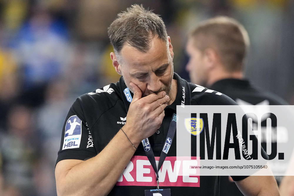 Maik Machulla coach, head coach, RNL , single picture, single photo, action, action, looking disappointed, disappointment, frustration, disappointed, pessimistic, thoughtful, worried, pessimistic, 28 03 2026, Mannheim Germany , Handball, Bundesliga, Rhein Neckar Löwen HSG Wetzlar