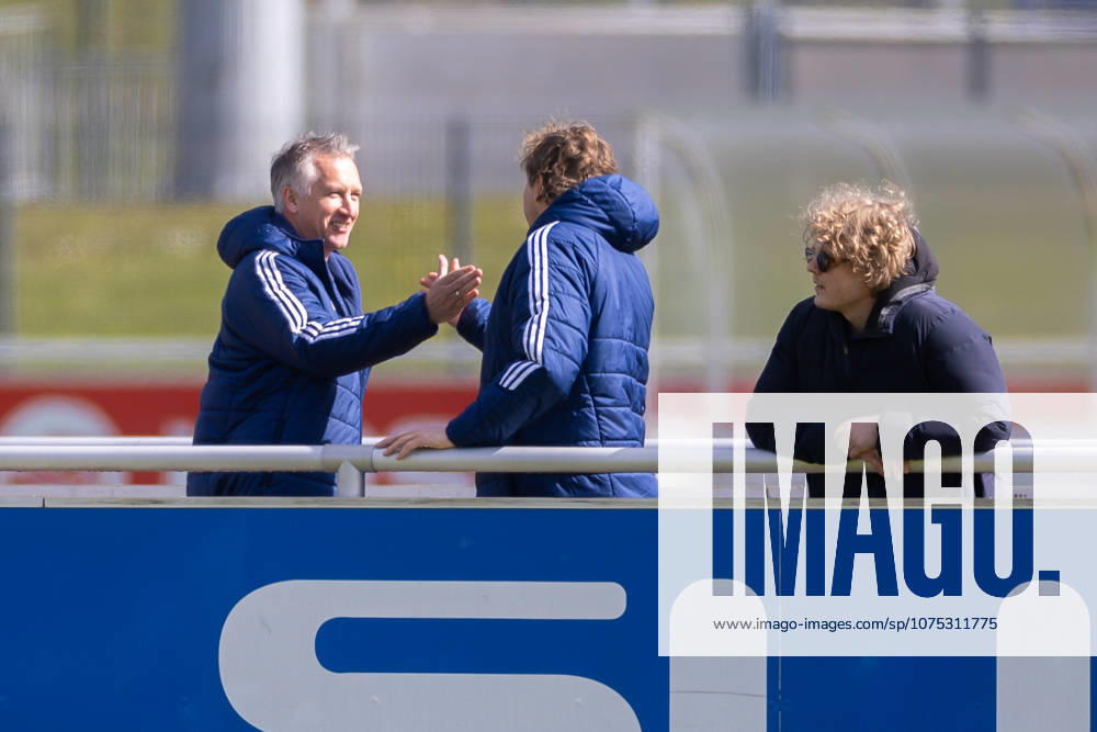 Football, Training of FC Schalke 04 f l Chief Sports Officer Frank Baumann FC Schalke 04 , Director Professional Football Youri Mulder FC Schalke 04 , Finn Mulder Gelsenkirchen Training ground FC Schalke 04 NRW Germany xRHR PHOTO YYx