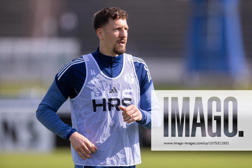 Soccer, Training of FC Schalke 04 Janik Bachmann FC Schalke 04 Gelsenkirchen Training ground FC Schalke 04 NRW Germany xRHR PHOTO YYx