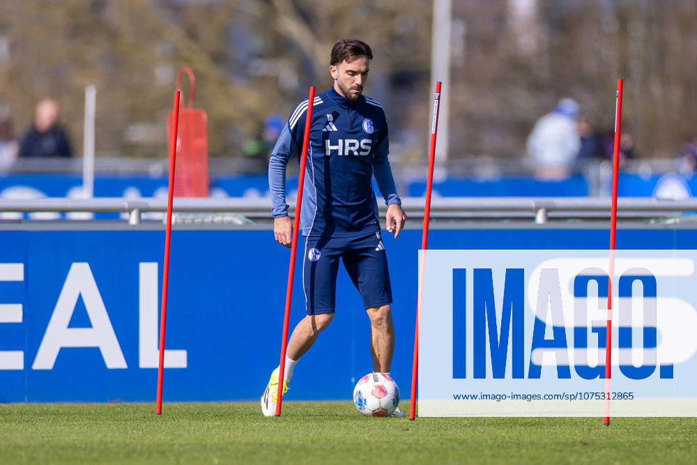 Football, Training of FC Schalke 04 Kenan Karaman FC Schalke 04 Gelsenkirchen Training ground FC Schalke 04 NRW Germany xRHR PHOTO YYx