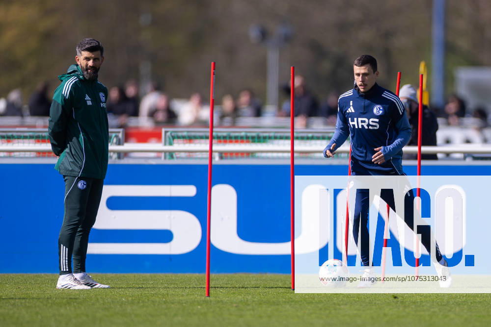 Football, Training of FC Schalke 04 v l Coach Miron Muslic FC Schalke 04 , Ron Schallenberg FC Schalke 04 Gelsenkirchen Training ground FC Schalke 04 NRW Germany xRHR PHOTO YYx