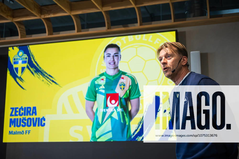 Head coach Tony Gustavsson of the Swedish women s national football team at a press conference on April 1, 2026 in Stockholm Photo Jonathan Näckstrand BILDBYRAN COP 94 JN0260 fotboll football soccer fotball vm kval kval fifa womens world cup qualifier qualifier presskonferens press conference sverige sweden dam bbeng
