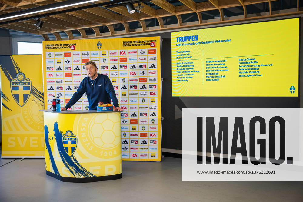 Head coach Tony Gustavsson of the Swedish women s national football team at a press conference on April 1, 2026 in Stockholm Photo Jonathan Näckstrand BILDBYRAN COP 94 JN0260 fotboll football soccer fotball vm kval kval fifa womens world cup qualifier qualifier presskonferens press conference sverige sweden dam bbeng