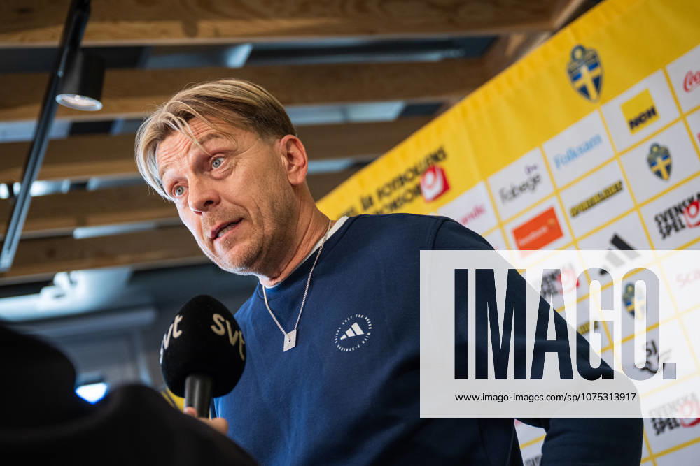 Head coach Tony Gustavsson of the Swedish women s national football team at a press conference on April 1, 2026 in Stockholm Photo Jonathan Näckstrand BILDBYRAN COP 94 JN0260 fotboll football soccer fotball vm kval kval fifa womens world cup qualifier qualifier presskonferens press conference sverige sweden dam bbeng