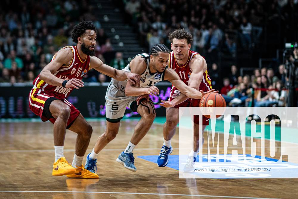 Jordan Roland Gladiators Trier in a duel with Davion Mintz Fitness First Wuerzburg Baskets and Brae Ivey Fitness First Wuerzburg Baskets , Vet Concept Gladiators Trier vs Fitness First Wuerzburg Baskets, Basketball, easyCredit BBL, Matchday 27, Season 2025 2026, 01 04 2026 Vet Concept Gladiators Trier vs Fitness First Wuerzburg Baskets, Basketball, easyCredit BBL, Matchday 27, Season 2025 2026