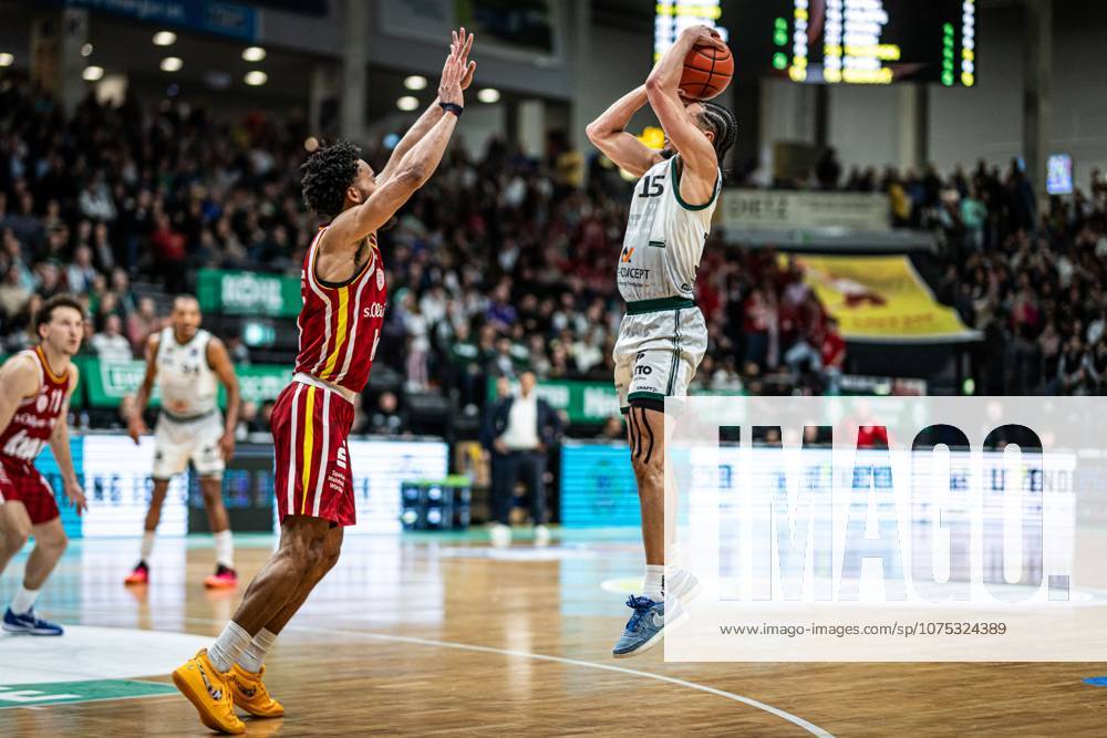 Jordan Roland Gladiators Trier in duel with Davion Mintz Fitness First Wuerzburg Baskets , Vet Concept Gladiators Trier vs Fitness First Wuerzburg Baskets, Basketball, easyCredit BBL, Matchday 27, Season 2025 2026, 01 04 2026 Vet Concept Gladiators Trier vs Fitness First Wuerzburg Baskets, Basketball, easyCredit BBL, Matchday 27, Season 2025 2026