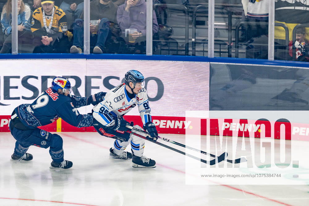 Fight for the puck duel between Philipp Krening EHC Red Bull Muenchen, 79 and Philipp Preto ERC Ingolstadt, 95 GER, EHC Red Bull Muenchen vs ERC Ingolstadt, Ice Hockey, DEL, Playoffs, Quarterfinals Game 5, Season 2025 2026, 02 04 2026 GER, EHC Red Bull Muenchen vs ERC Ingolstadt, Ice Hockey, DEL, Playoffs, Quarterfinals Game 5, Season 2025 2026, 02 04 2026 Muenchen