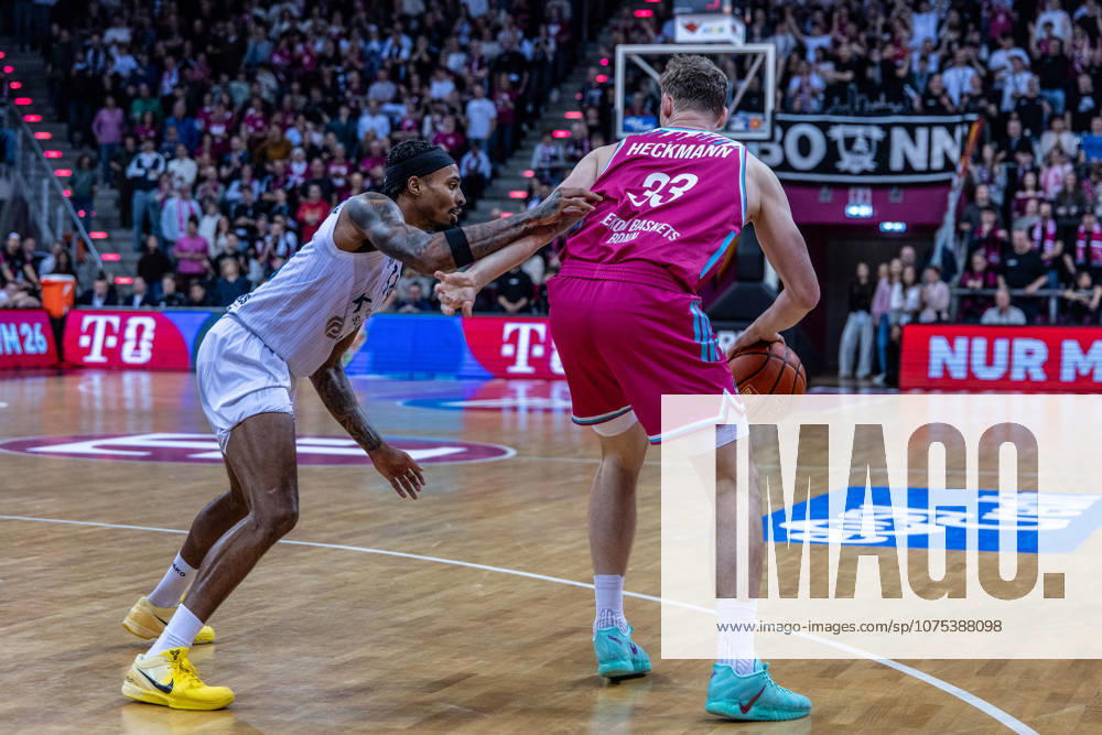 Patrick Heckmann Telekom Baskets Bonn, 33 vs Michael Weathers MLP Academics Heidelberg, 20 Telekom Baskets Bonn vs MLP Academics Heidelberg, Basketball, easy Credit BBL, 27 Matchday, 2025 2026, 02 04 2026 Telekom Baskets Bonn vs MLP Academics Heidelberg, Basketball, easy Credit BBL, 27 Matchday, 2025 2026, 02 04 2026 Bonn