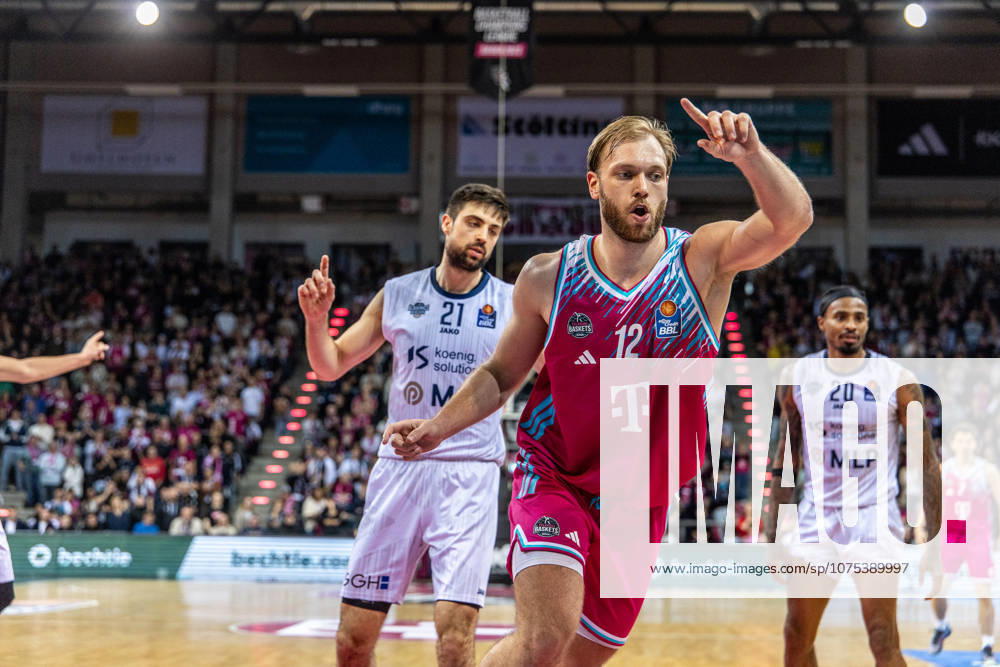 Melvin Jostmann Telekom Baskets Bonn, 12 is happy about winning the ball, Mateo Seric MLP Academics Heidelberg, 21 Telekom Baskets Bonn vs MLP Academics Heidelberg, Basketball, easy Credit BBL, Matchday 27, 2025 2026, 02 04 2026 Telekom Baskets Bonn vs MLP Academics Heidelberg, Basketball, easy Credit BBL, Matchday 27, 2025 2026, 02 04 2026 Bonn