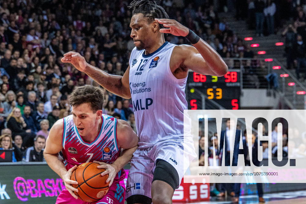 Grayson Murphy Telekom Baskets Bonn, 07 vs Osun Osunniyi MLP Academics Heidelberg, 12 , Marko Stankovic Telekom Baskets Bonn, Head Coach in the background Telekom Baskets Bonn vs MLP Academics Heidelberg, Basketball, easy Credit BBL, Matchday 27, 2025 2026, 02 04 2026 Telekom Baskets Bonn vs MLP Academics Heidelberg, Basketball, easy Credit BBL, Matchday 27, 2025 2026, 02 04 2026 Bonn
