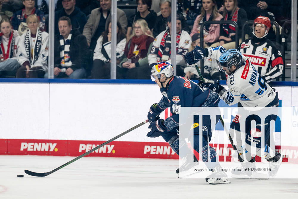 Battle for the puck duel between Nikolaus Heigl EHC Red Bull Muenchen, 15 and Peter Abbandonato ERC Ingolstadt, 98 GER, EHC Red Bull Muenchen vs ERC Ingolstadt, ice hockey, DEL, playoffs, quarterfinals game 5, season 2025 2026, 02 04 2026 GER, EHC Red Bull Muenchen vs ERC Ingolstadt, ice hockey, DEL, playoffs, quarterfinals game 5, season 2025 2026, 02 04 2026 Muenchen