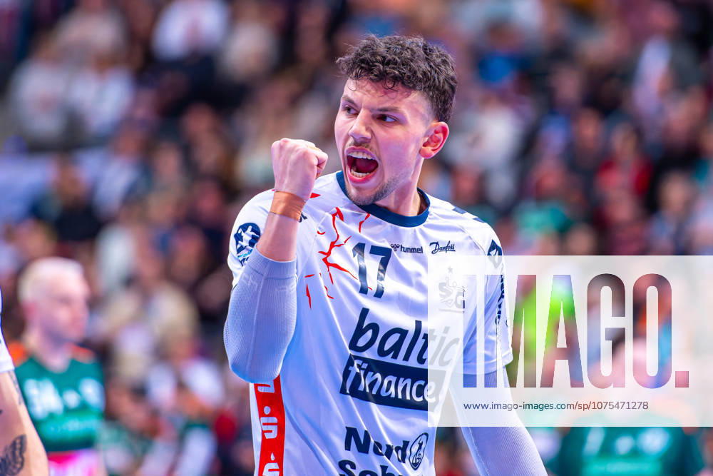Marko GrgiÄ‡ SG Flensburg Handewitt, No. 17 v l , TSV Hannover Burgdorf green against SG Flensburg Handewitt white on matchday 27 of the 2025 2026 season in the DAIKIN Handball Bundesliga 04 04 2026, ZAG Arena Hannover, GER ,