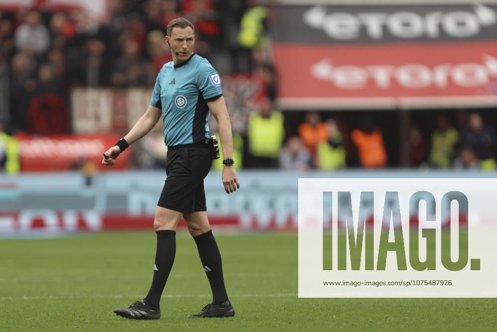 Referee Martin Petersen looks on during the Bundesliga match between Bayer 04 Leverkusen and VfL Wolfsburg, BayArena on April 04, 2026 in Leverkusen, Germany Photo by Oliver Kaelke DeFodi Images Referee Martin Petersen looks on during the Bundesliga match between Bayer 04 Leverkusen and VfL Wolfsburg at BayArena on April 4, 2026 in Leverkusen, Germany Photo by Oliver Kaelke DeFodi Images DFL regulations prohibit any use of photographs as image sequences and or quasi video Photo by Oliver Kaelke DeFodi Images