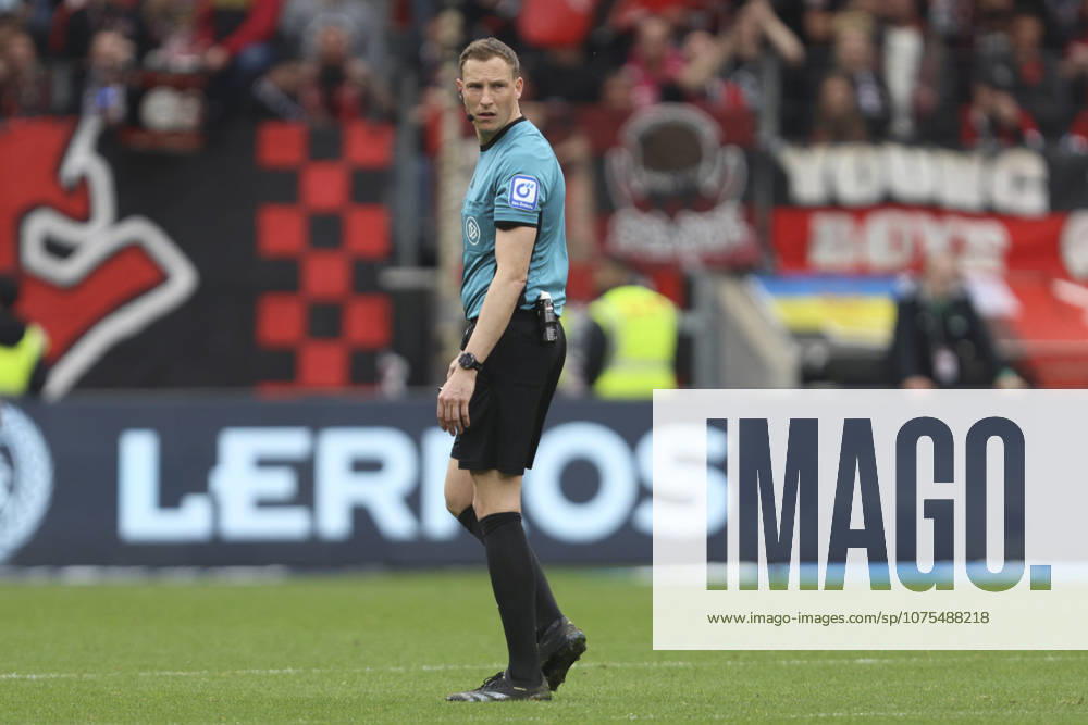 Referee Martin Petersen looks on during the Bundesliga match between Bayer 04 Leverkusen and VfL Wolfsburg, BayArena on April 04, 2026 in Leverkusen, Germany Photo by Oliver Kaelke DeFodi Images Referee Martin Petersen looks on during the Bundesliga match between Bayer 04 Leverkusen and VfL Wolfsburg at BayArena on April 4, 2026 in Leverkusen, Germany Photo by Oliver Kaelke DeFodi Images DFL regulations prohibit any use of photographs as image sequences and or quasi video Photo by Oliver Kaelke DeFodi Images