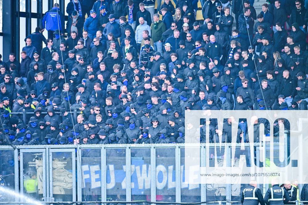 , Stadium De Adelaarshorst , season 2025 2026 , Dutch Eredivisie football . match between Go Ahead Eagles and PEC Zwolle, Picture shows fans of PEC Go Ahead Eagles - PEC x202851805x