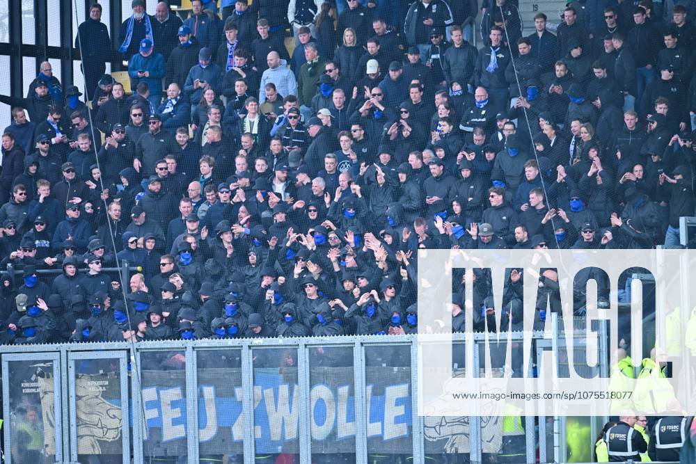 , Stadium De Adelaarshorst , season 2025 2026 , Dutch Eredivisie football . match between Go Ahead Eagles and PEC Zwolle, Picture shows fans of PEC Go Ahead Eagles - PEC x202851806x