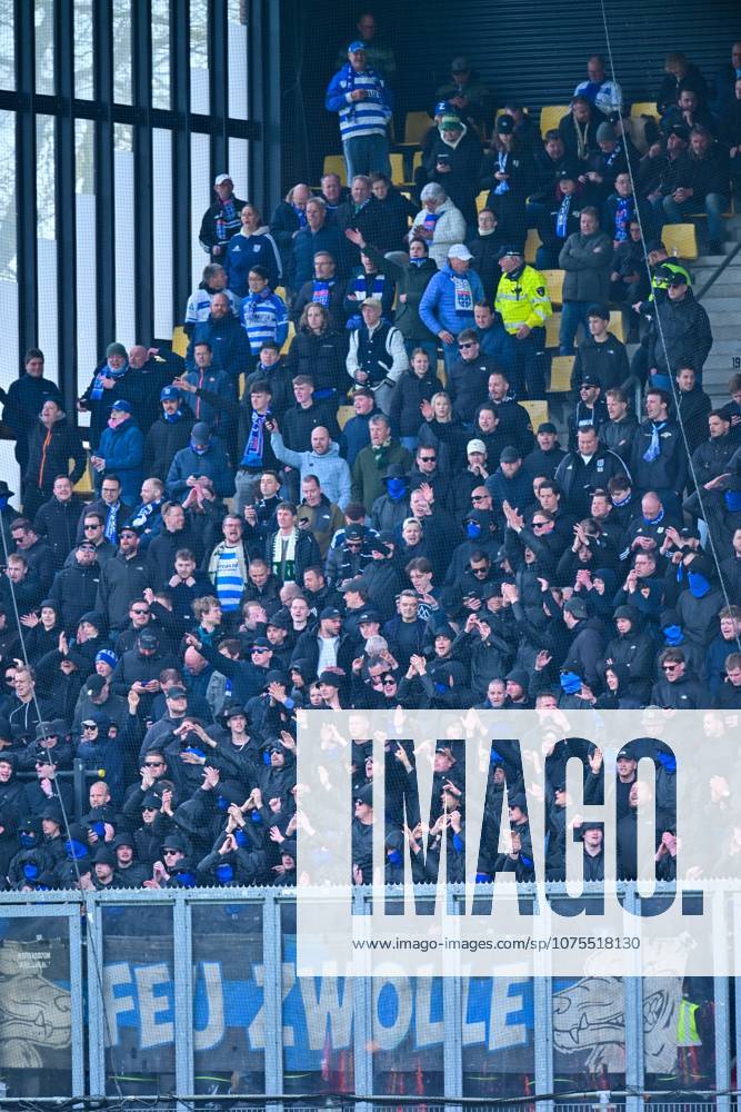 , Stadium De Adelaarshorst , season 2025 2026 , Dutch Eredivisie football . match between Go Ahead Eagles and PEC Zwolle, Picture shows fans of PEC Go Ahead Eagles - PEC x202851807x
