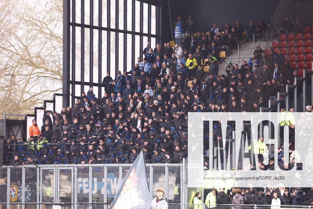 , Stadium De Adelaarshorst , season 2025 2026 , Dutch Eredivisie football . match between Go Ahead Eagles and PEC Zwolle, Picture shows fans of PEC Go Ahead Eagles - PEC x202851852x