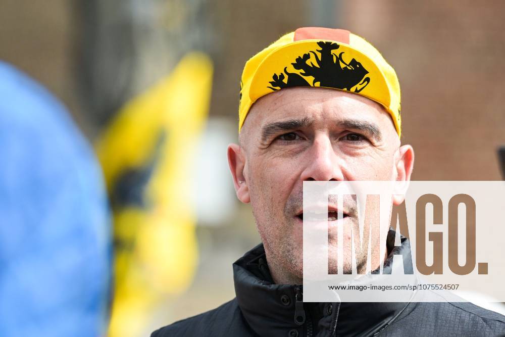A cycling fan is pictured during the men s race of the Ronde van Vlaanderen Tour des Flandres Tour of Flanders UCI WorldTour one day cycling race, 278 km from Antwerp to Oudenaarde, Sunday 05 April 2026. DAVIDxPINTENS x169869647x