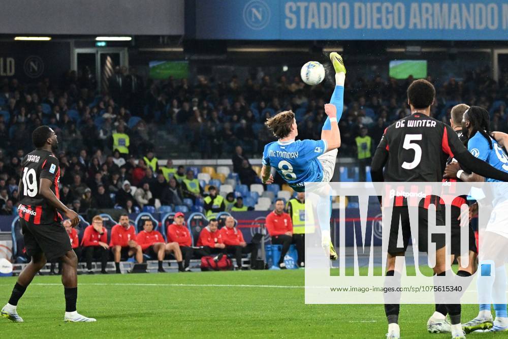 Foto IPP Felice De Martino Napoli 06 04 2026 Calcio Campionato serie A 2025-2026 Napoli - Milan Nella foto: Scott McTominay in rovesciata Italy Photo Press World Copyright Napoli italy Italia ITALY