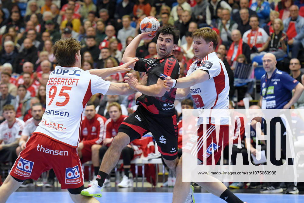 Erik Balenciaga MT Melsungen 6 on the ball , Pelle Segertoft Fredericia HK 95 , Kasper Palmar Fredericia HK 91 R , GER, MT Melsungen Fredericia HK DEN , Handball, EHF European League Maenner, Play Offs, Season 2025 2026, 07 04 2026, GER, MT Melsungen Fredericia HK, Handball, EHF Maenner, Play Off, Season 2025 2026, 07 04 2026 Kassel