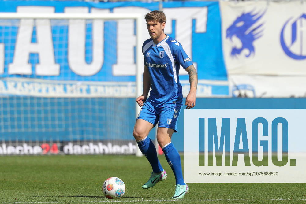 Fußball 2 Bundesliga 1 FC Magdeburg VfL Bochum, v l Marcus Mathisen Magdeburg, 16 Freisteller, Einzelbild, Ganzkoerper, single frame Magdeburg