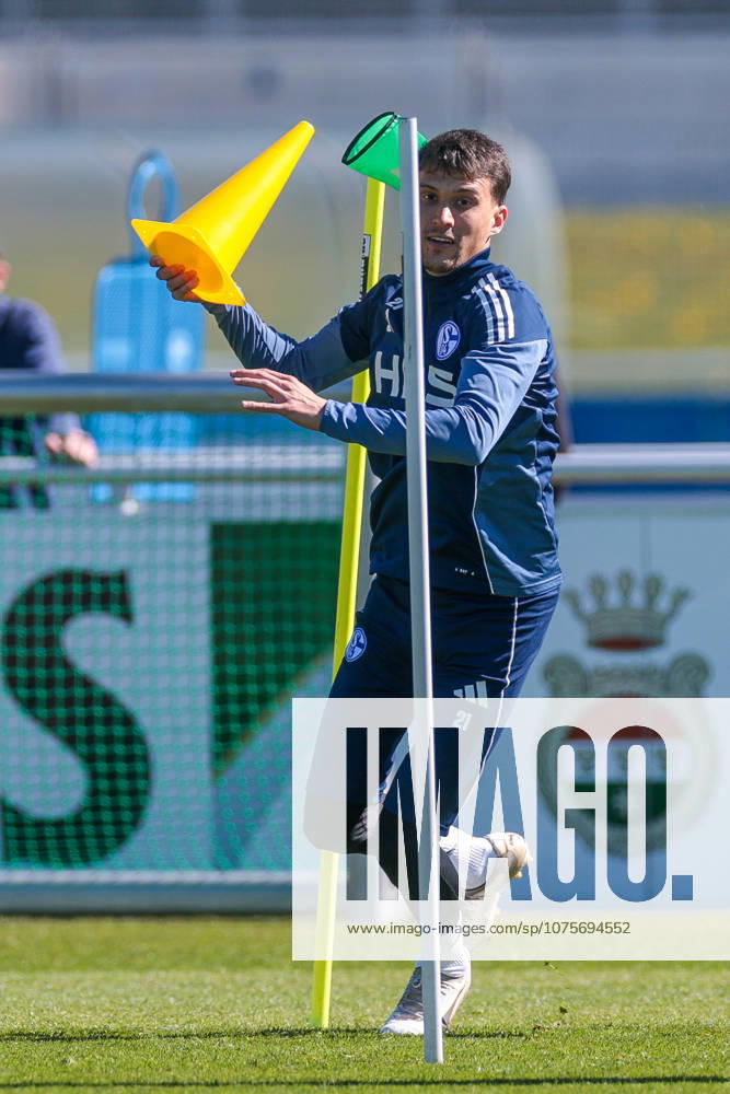 Football, Training of FC Schalke 04 Dejan Ljubicic FC Schalke 04 during a coordination exercise Gelsenkirchen Training ground FC Schalke 04 NRW Germany xRHR PHOTO YYx