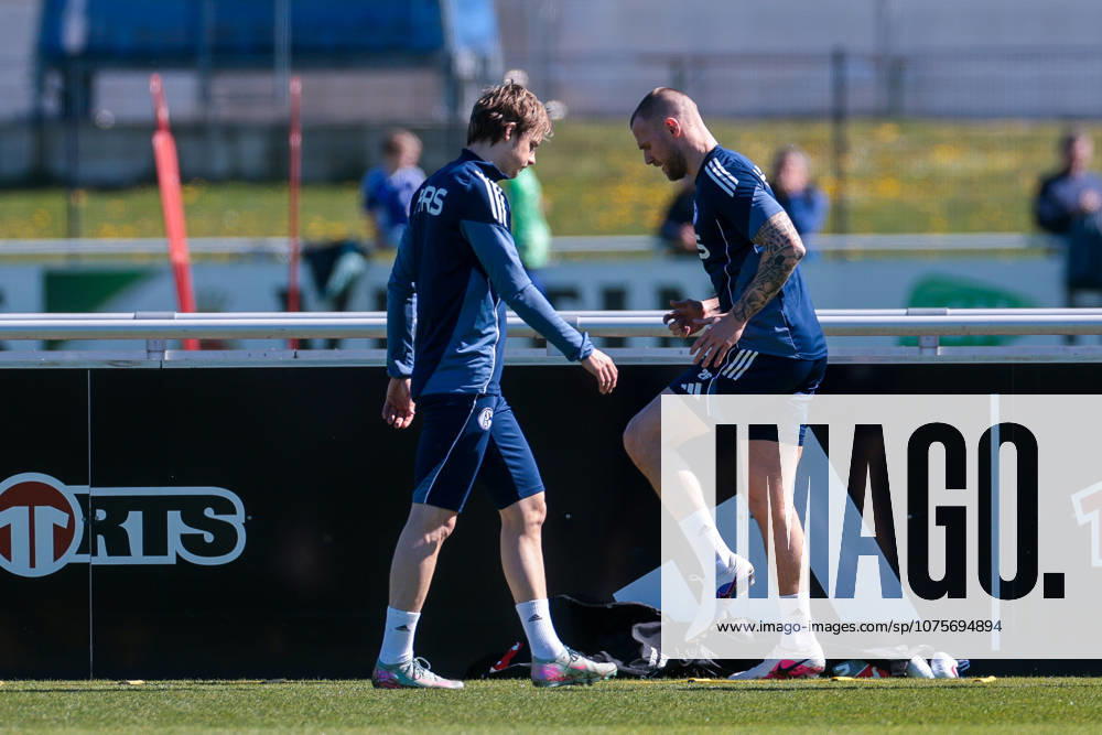 Football, Training of FC Schalke 04 v l Finn Porath FC Schalke 04 and Tomas Kalas FC Schalke 04 train individually Gelsenkirchen Training ground FC Schalke 04 NRW Germany xRHR PHOTO YYx