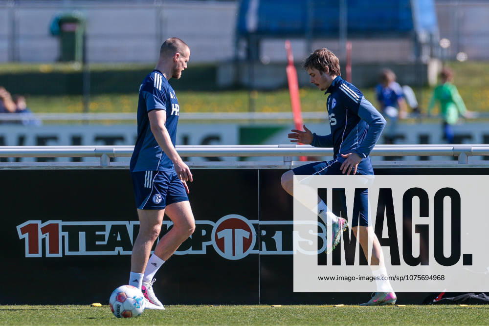 Football, Training of FC Schalke 04 v l Tomas Kalas FC Schalke 04 , Finn Porath FC Schalke 04 train individually Gelsenkirchen Training ground FC Schalke 04 NRW Germany xRHR PHOTO YYx