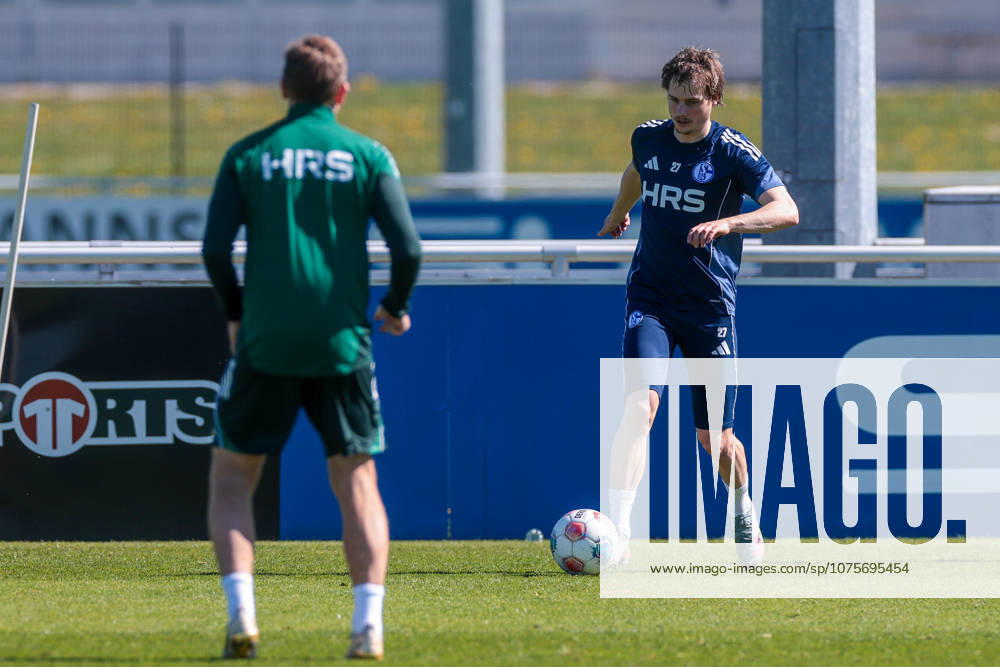 Football, Training of FC Schalke 04 Finn Porath FC Schalke 04 Gelsenkirchen Training ground FC Schalke 04 NRW Germany xRHR PHOTO YYx