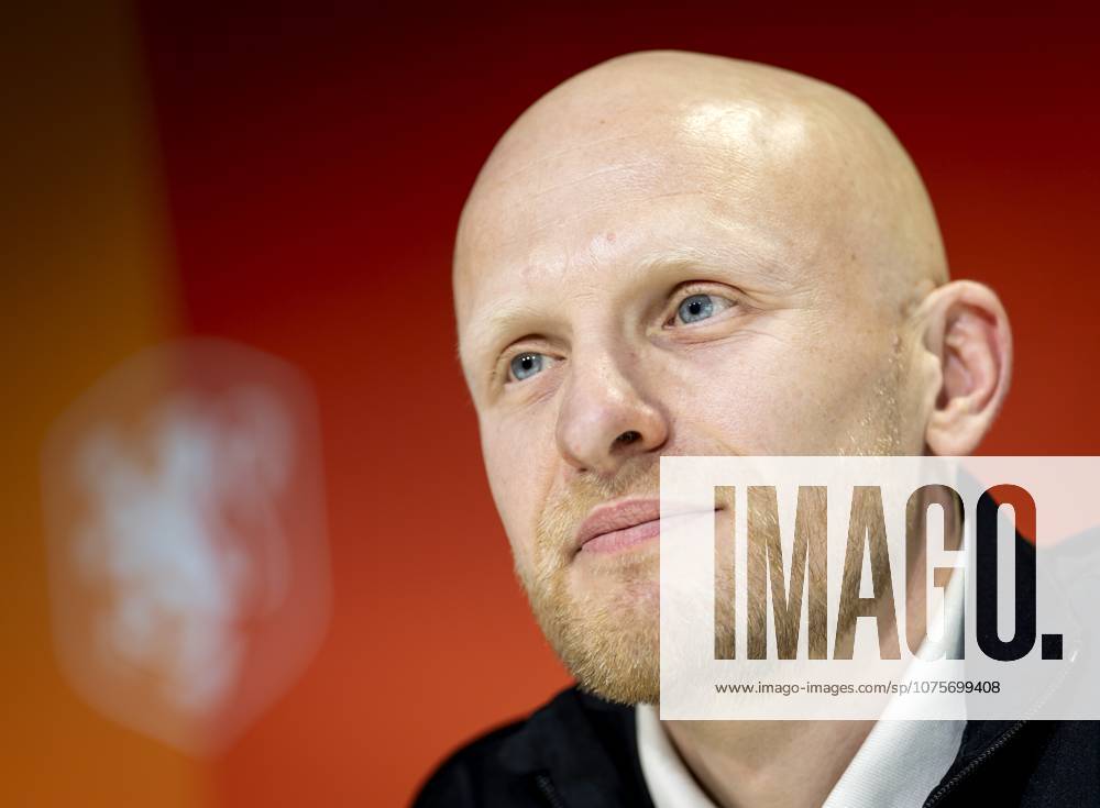 ZEIST - National coach Arjan Veurink during a press conference, PK, Pressekonferenz in preparation for the World Cup qualifiers against France. KOEN VAN WEEL ANP ANPxSportx IVx 555279297 originalFilename: 555279297