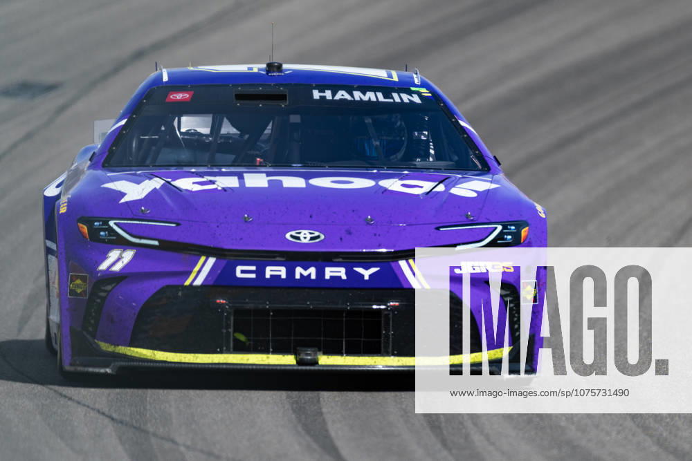LAS VEGAS, NV - MARCH 15: Denny Hamlin ( 11 Joe Gibbs Racing Yahoo! Toyota) drives during the NASCAR, Motorsport, USA Cup Series Pennzoil 400 race on March 15, 2026, at Las Vegas Motor Speedway in Las Vegas, NV. (Photo by Karl Anderson Icon Sportswire) AUTO: MAR 15 NASCAR Cup Series Pennzoil 400 Icon272260315181