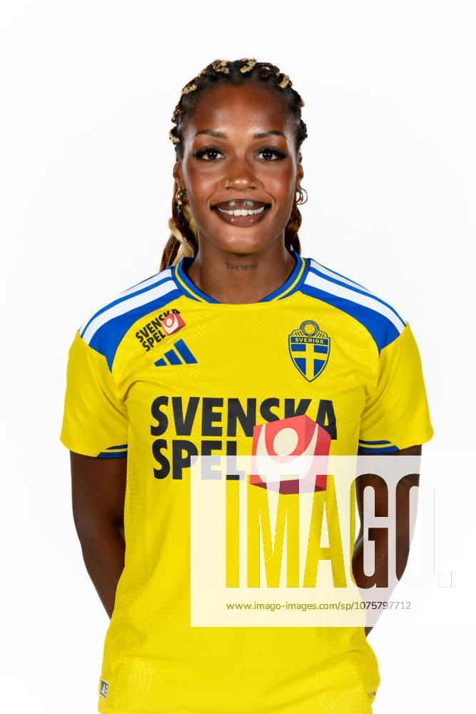Evelyn Ijeh of the Swedish women s national football team poses for a portrait on April 9, 2026 in Gothenburg Photo Carl Sandin BILDBYRAN code CS CS0925 fotboll football soccer fotball porträtt portraits sverige sweden dam bbeng