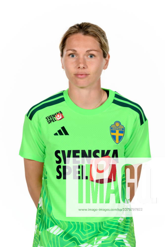 Goalkeeper Jennifer Falk of the Swedish women s national football team poses for a portrait on April 9, 2026 in Gothenburg Photo Carl Sandin BILDBYRAN code CS CS0925 fotboll football soccer fotball porträtt portraits sverige sweden dam bbeng