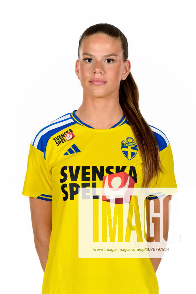 Bella Andersson of the Swedish women s national football team poses for a portrait on April 9, 2026 in Gothenburg Photo Carl Sandin BILDBYRAN code CS CS0925 fotboll football soccer fotball porträtt portraits sverige sweden dam bbeng