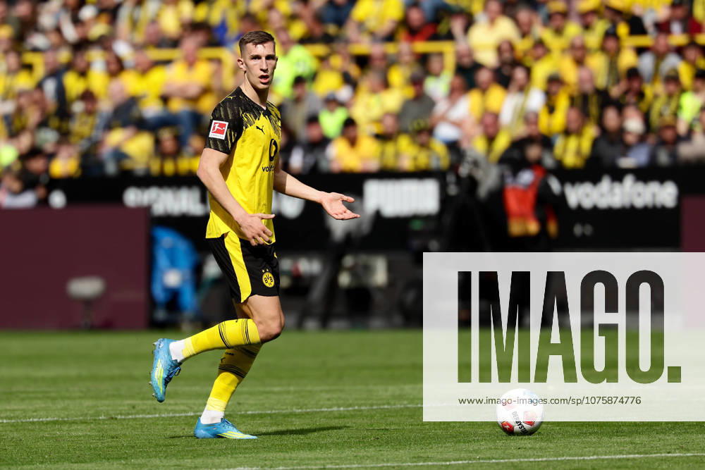 Dortmund, Germany, 11 04 26, Nico Schlotterbeck Borussia Dortmund on the ball during the Bundesliga 1 match between Borussia Dortmund Bayer 04 Leverkusen at Signal Iduna Park in Dortmund Photo by Joachim Bywaletz DFB DFL REGULATIONS PROHIBIT ANY USE OF PHOTOGRAPHS AS IMAGE SEQUENCES AND OR QUASI VIDEO
