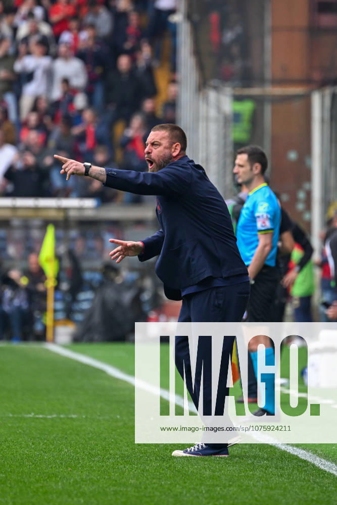 GenoaÕs head coach Daniele De Rossi during the Serie A soccer match between Genoa and Sassuolo at the Luigi Ferraris Stadium in Genoa, Italy - Sunday, April 12, 2026. - Soccer .