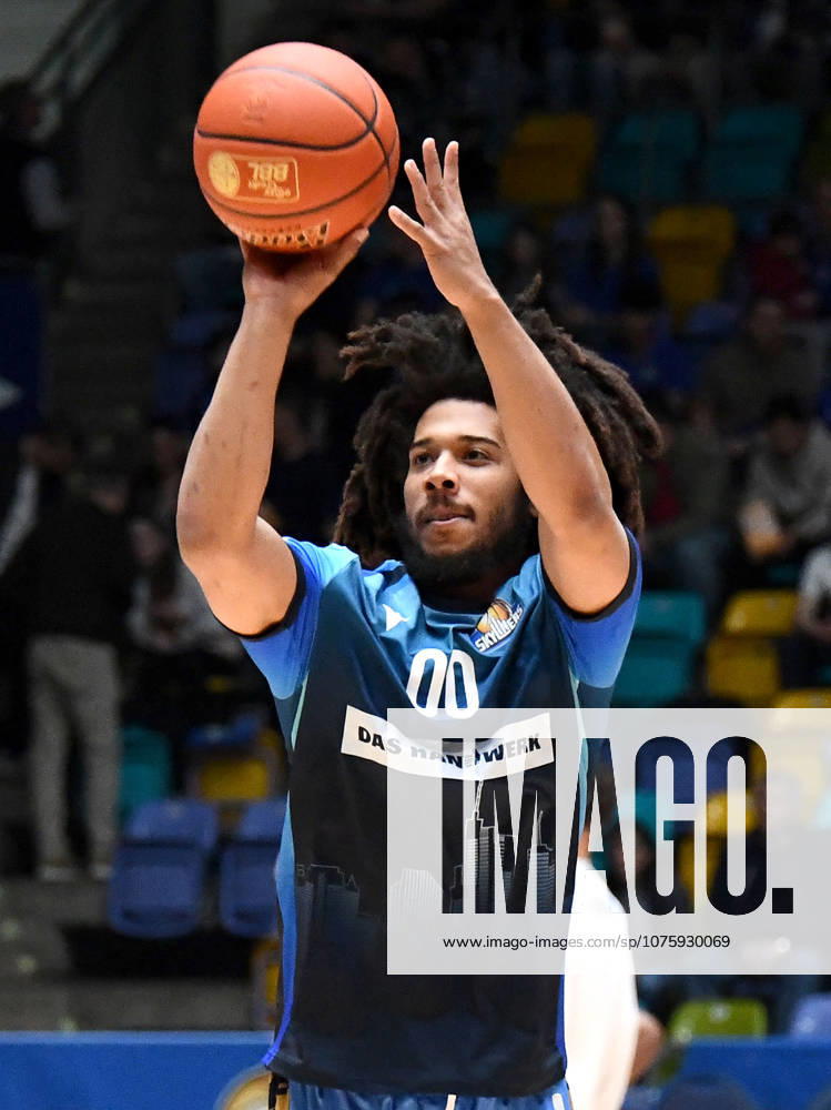 Basketball easyCredit BBL Bundesliga, Frankfurt Skyliners MLP Academics Heidelberg v l Tyger Campbell Fraport Skyliners Frankfurt beim Wurf Frankfurt am Main
