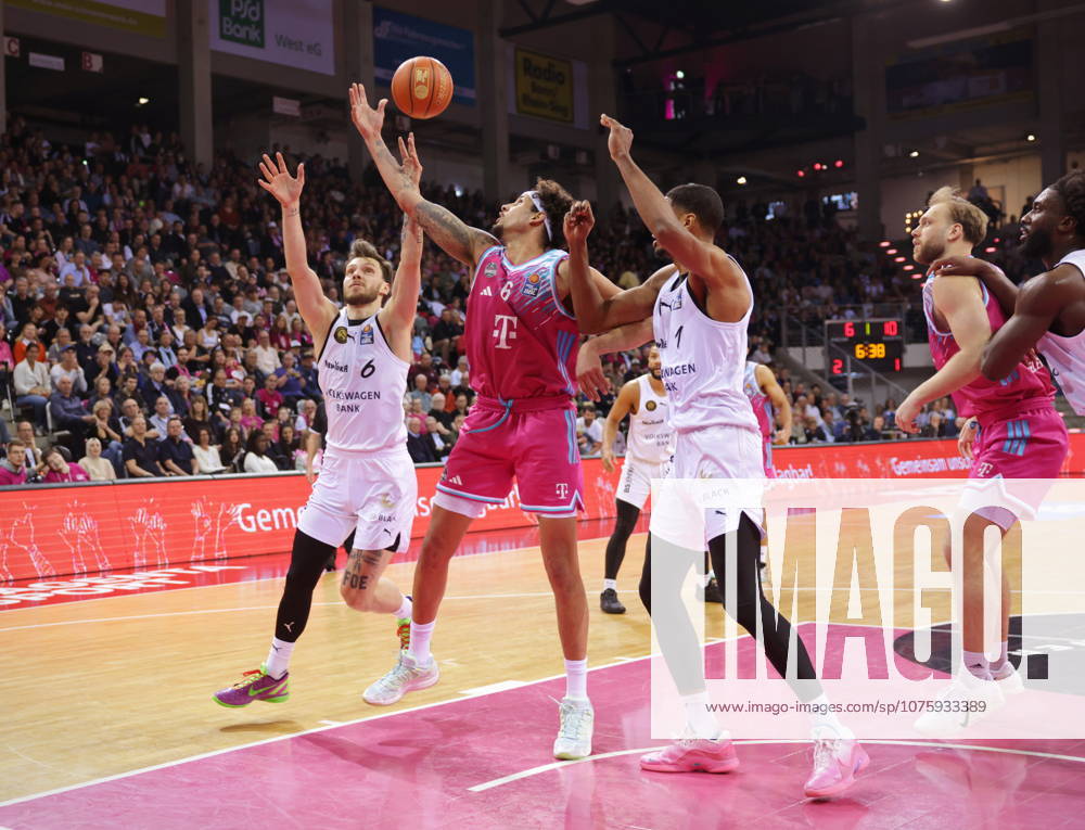 Michael Kessens Telekom Baskets Bonn vs Basketball Löwen Loewen Braunschweig 29 Speiltag season 2025 26