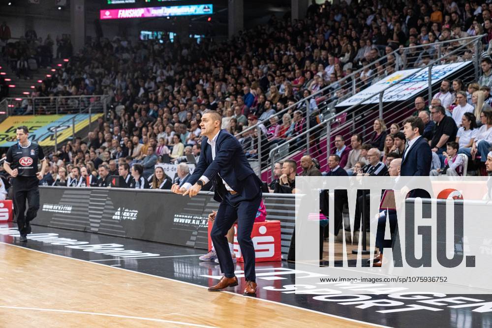 Marko Stankovic 999 Telekom Baskets Bonn gives instructions on the sidelines in the TelekomDome EasyCredit BBL league game on matchday 29 in Bonn between Telekom Baskets Bonn and Basketball Löwen Braunschweig Coach Marko Stankovic 999 Telekom Baskets Bonn on the sidelines